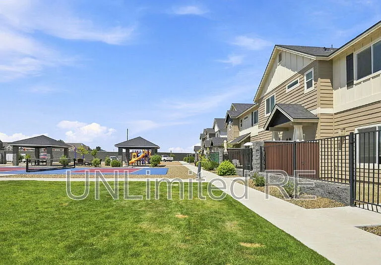 12249 Curtis Ct — Photo 5