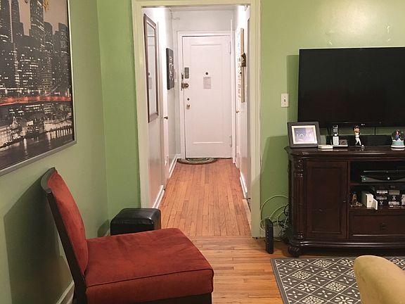 4th image of 3047 Hobart St #1P