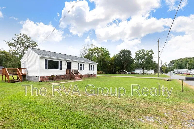 3 bed, 1.5 bath, 1008 sqft, $1,995 — Photo 2