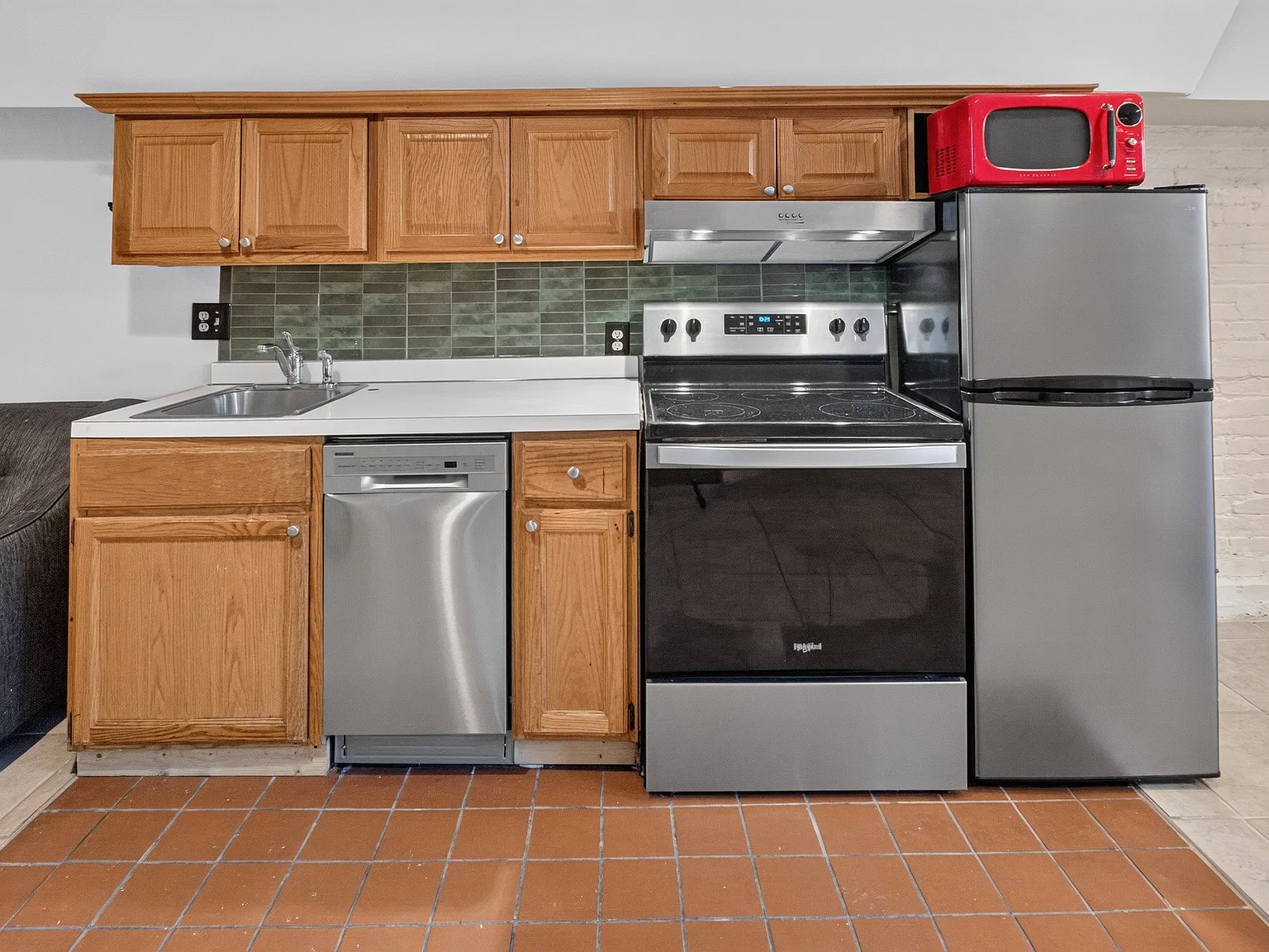 Studio, 400 sqft, $1,399 — Photo 3