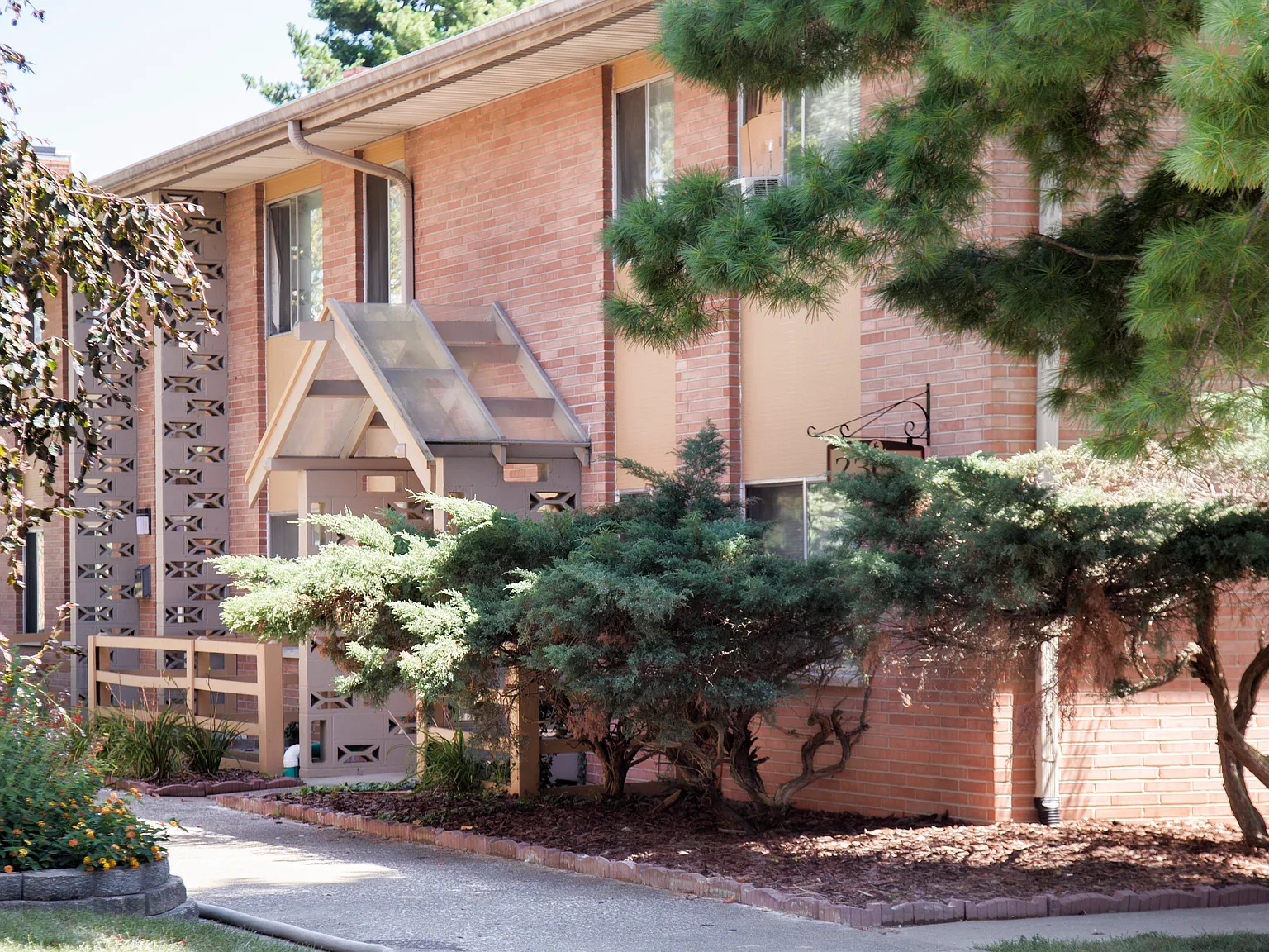 Bart Villa Apartments — Photo 2