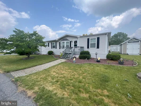 214 Goldenrod Xing, Bath, PA 18014