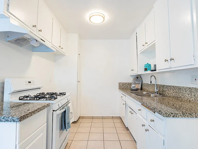 Cohasset Apartments — Photo 6