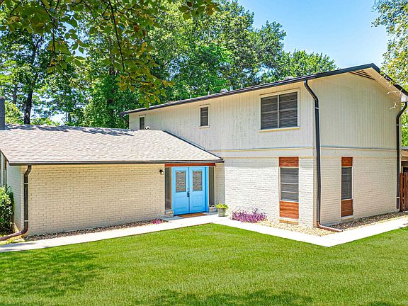 2nd image of 1013 Akin Dr