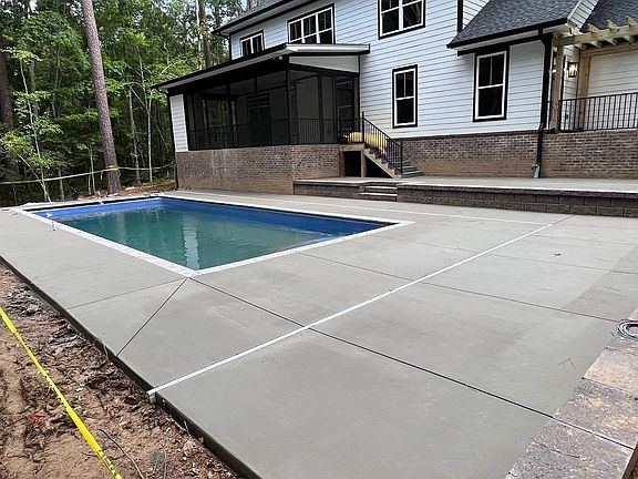 2nd image of 437 Amicks Ferry Rd