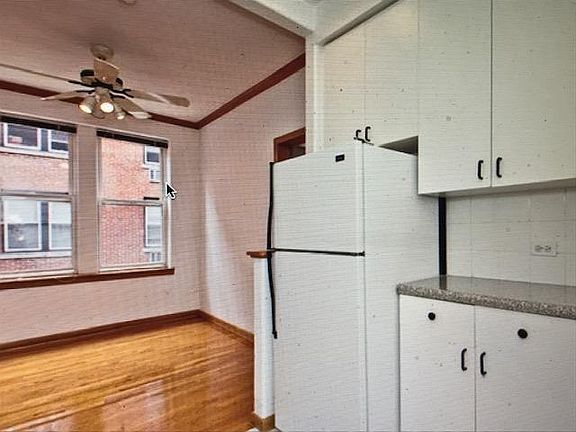 3rd image of 640 W Buckingham Pl #1 W