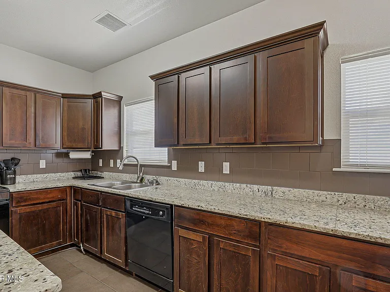 14668 Oldenberg Ct — Photo 12