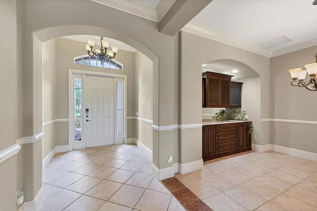 3 bed, 2.0 bath, 2261 sqft, $4,000 — Photo 2