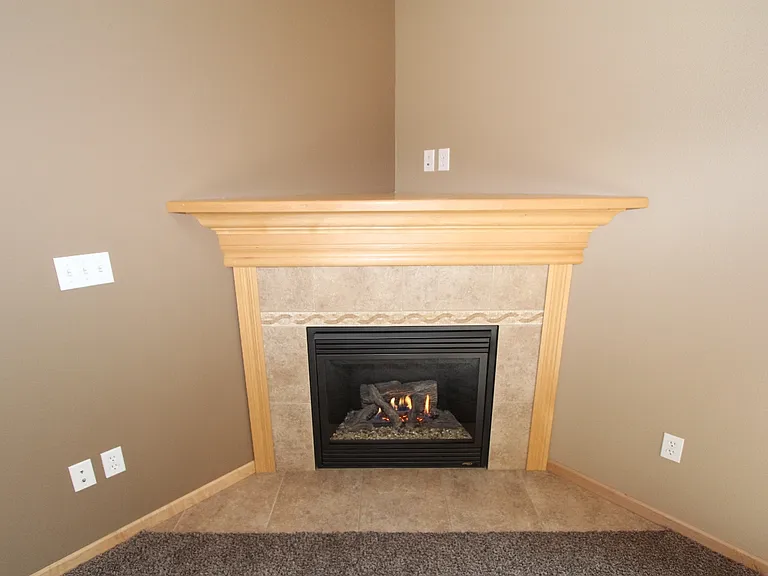 233 Woodfield Ct — Photo 5