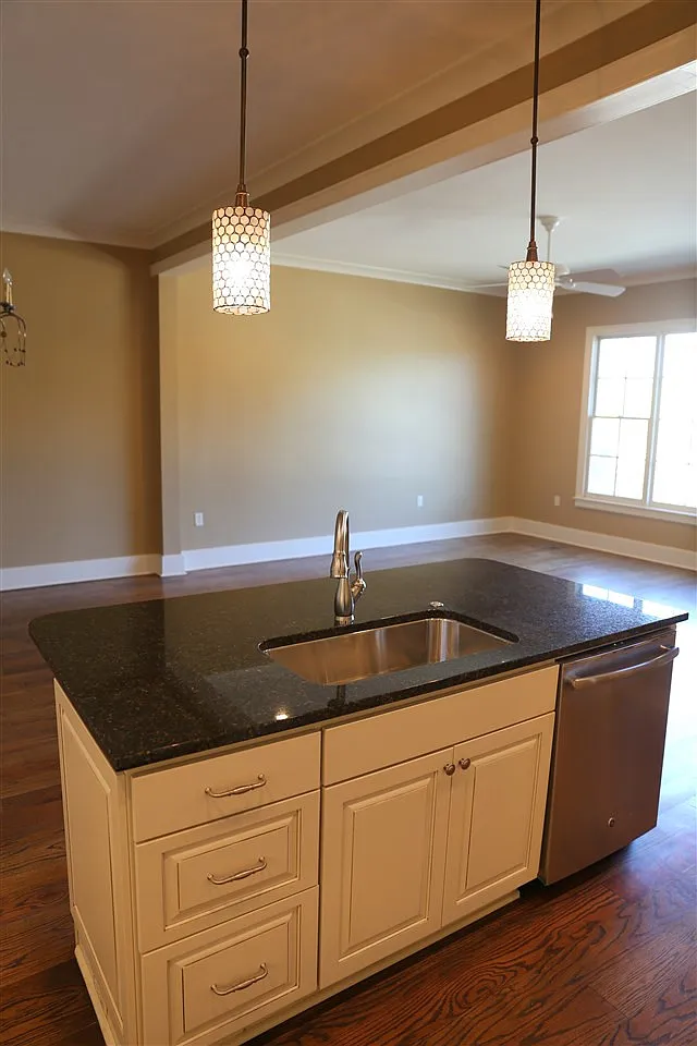 2 bed, 2.5 bath, 1983 sqft, $2,750 — Photo 4