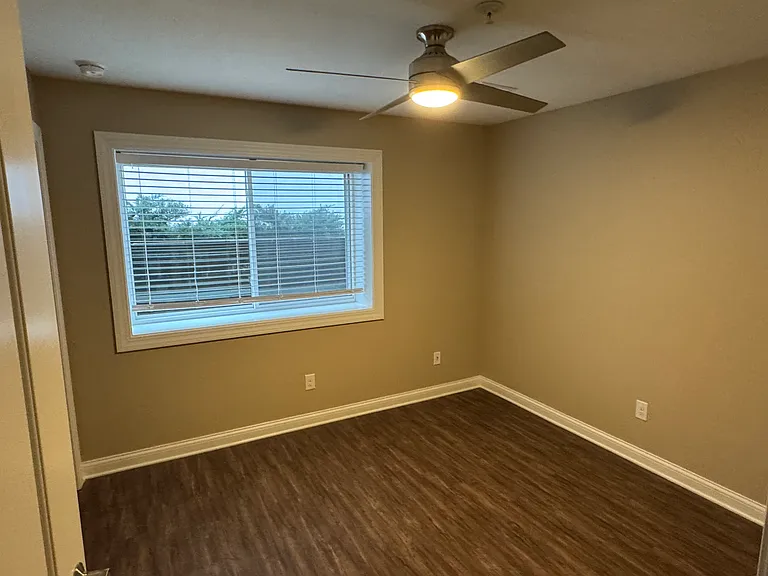 465 Burch St #4 — Photo 10