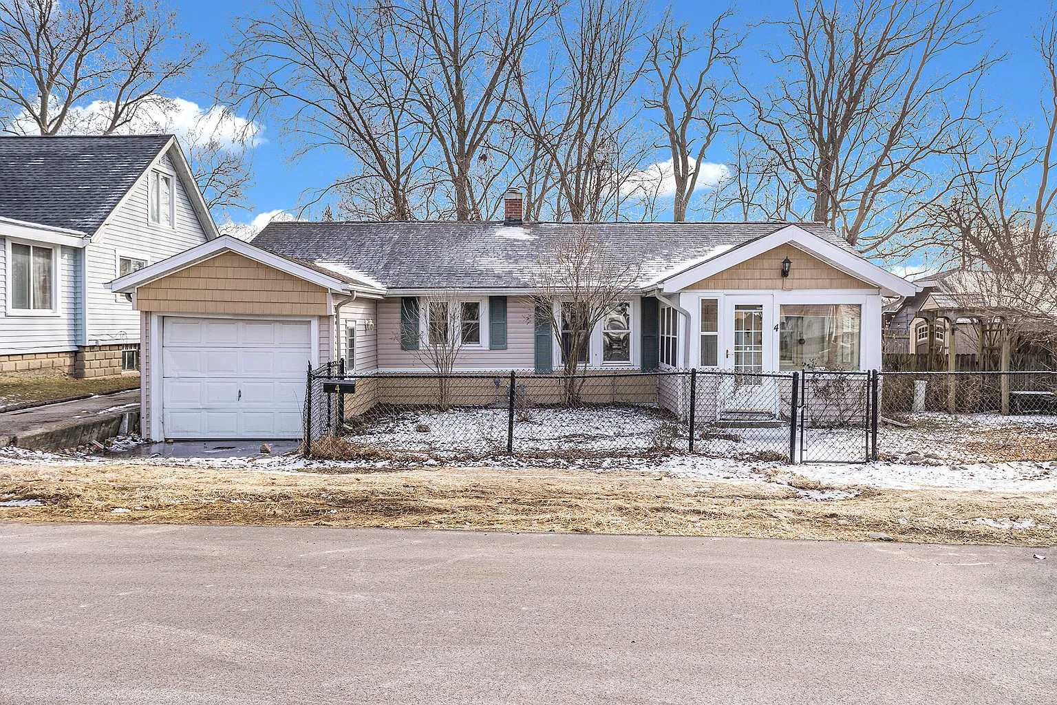 4 Richmond Ave photo 1
