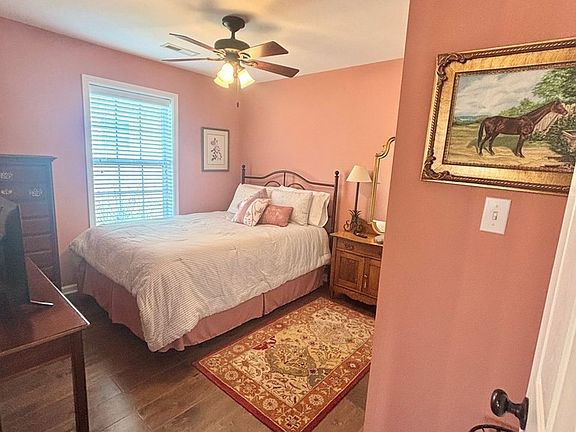 3rd image of 105 Saddlebrook Ct