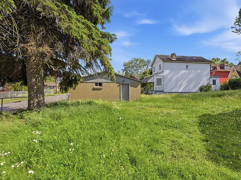 827 Hinnerman St — Photo 22