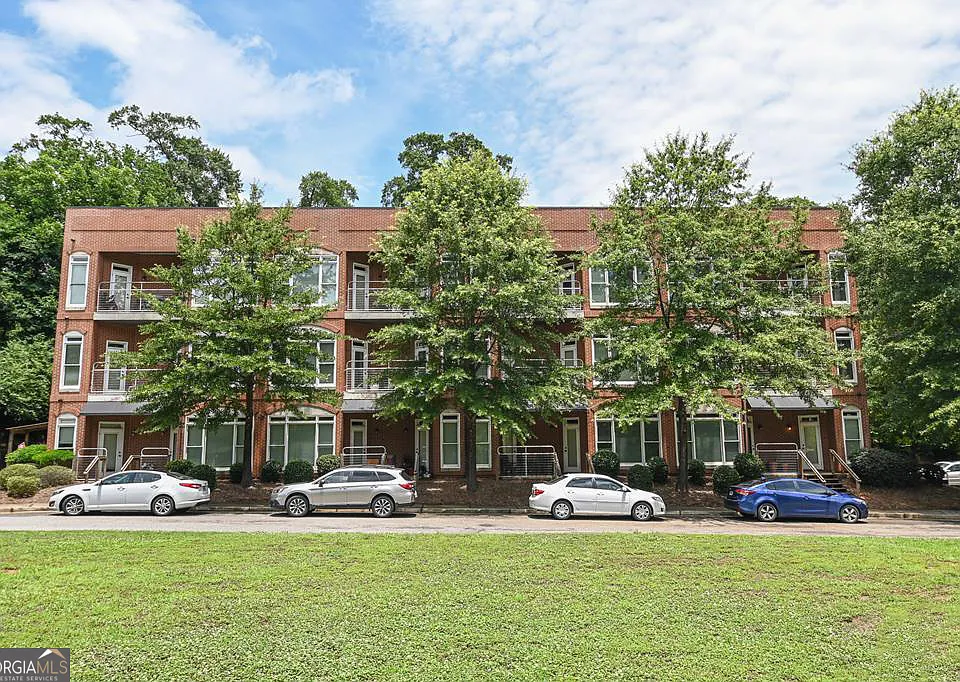 250 Martha Dr #103
