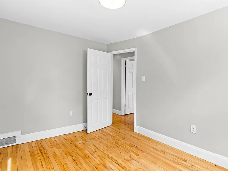 92 Gladeside Ave #1 — Photo 9