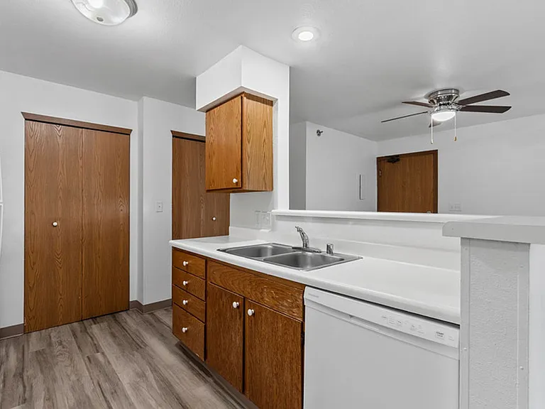 City View Apartments — Photo 12