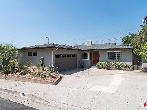 3rd image of 953 Adelante Ave