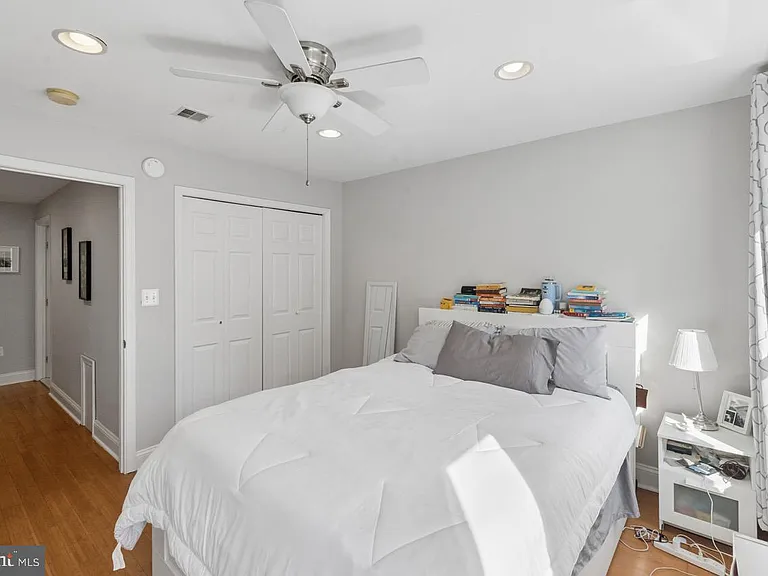 2139 Montrose St — Photo 12
