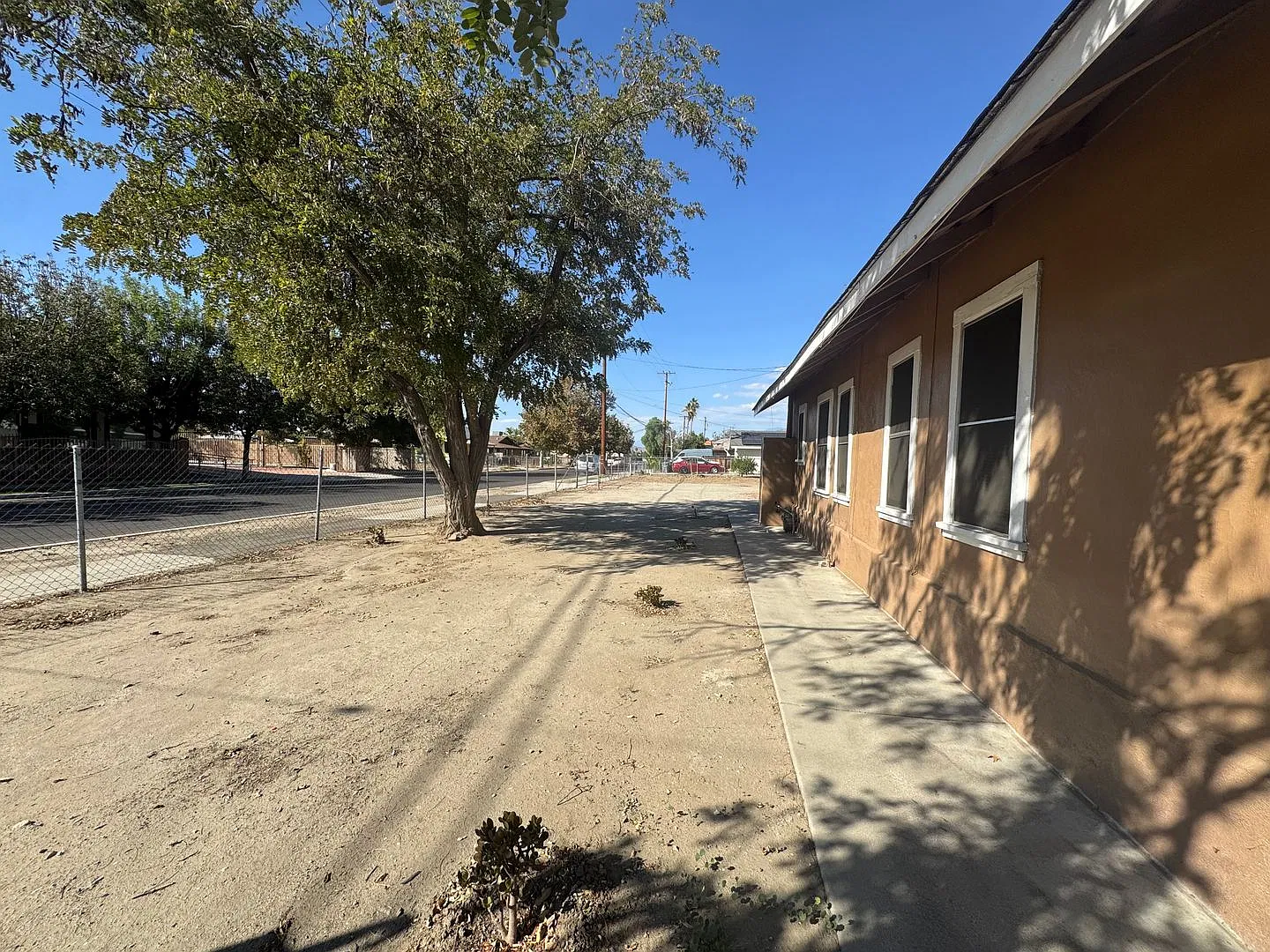 Two Bedroom 1 Bathroom Home in Hemet — Photo 2