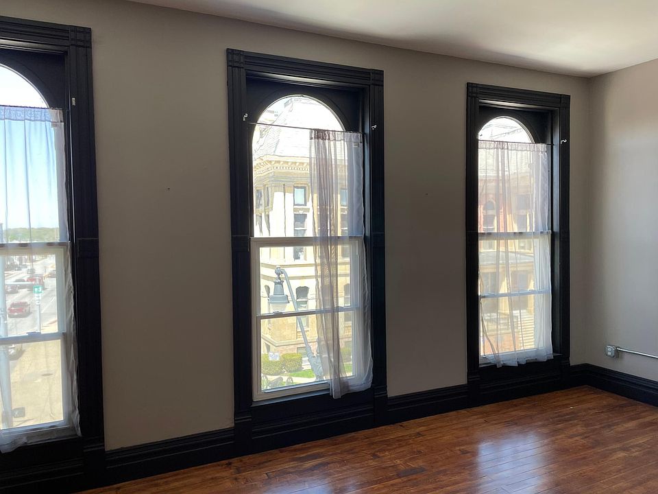 2nd image of 101 E Main St