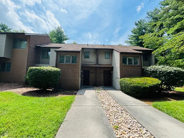 327 Shenandoah Cir, Blacksburg, VA 24060