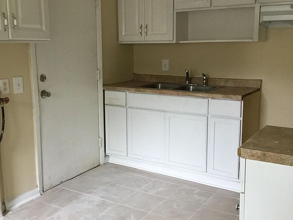 2nd image of 3543 Gladys St