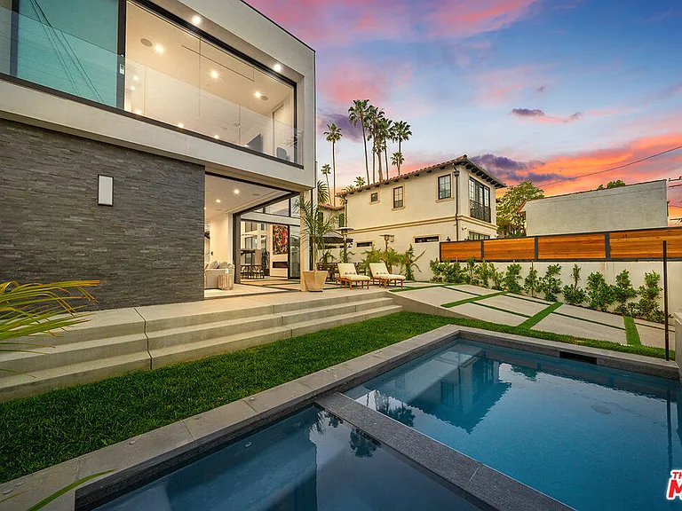 200 N Doheny Dr — Photo 12