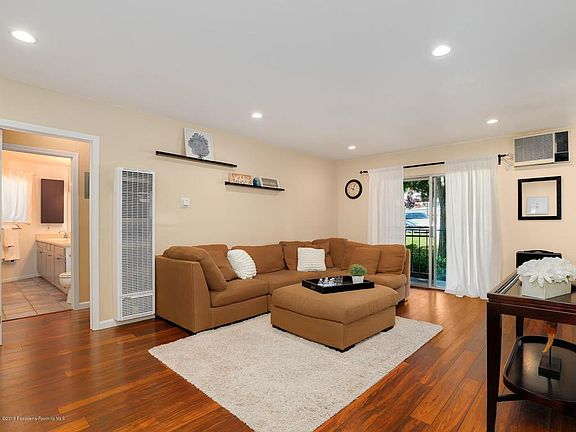 4th image of 3010 Montrose Ave APT 2