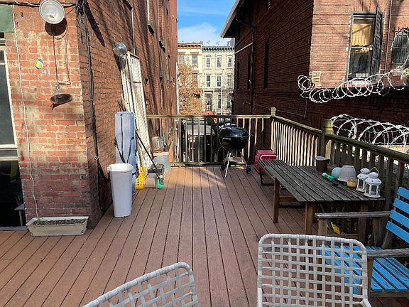 2nd image of 1284 Pacific St APT 2C