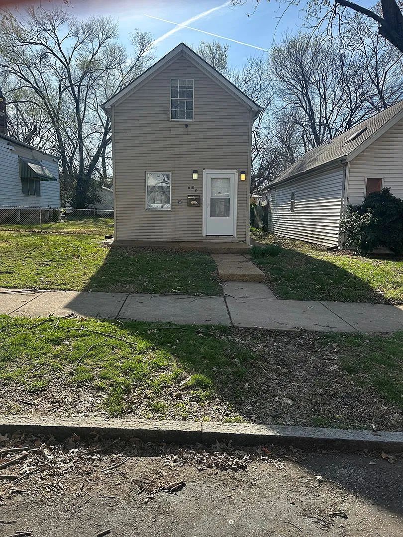 Cozy 2 bedroom home 2 blocks from Carondelet Park — Photo 2