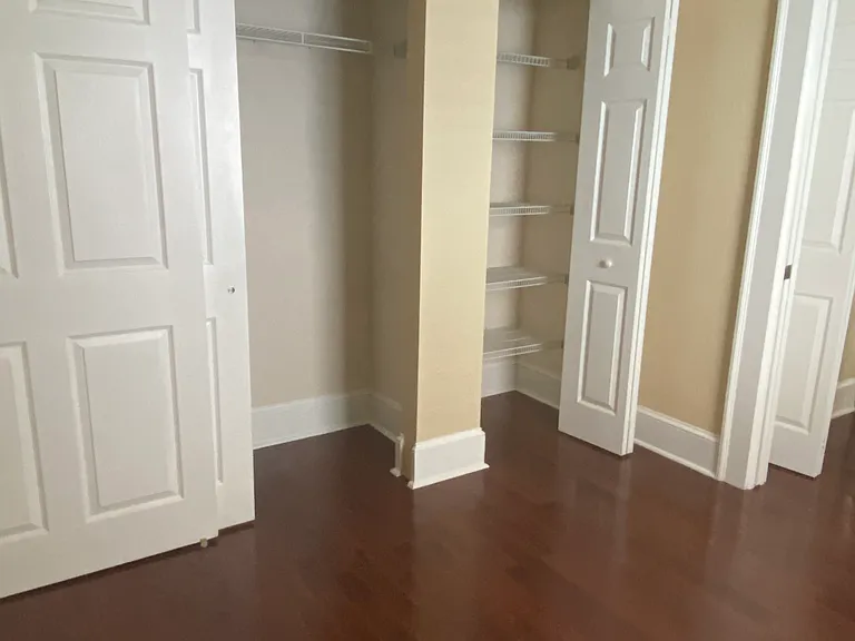 714 S Bungalow Ter — Photo 2