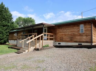 16 Hathaway Ln, Waynesville, NC 28785