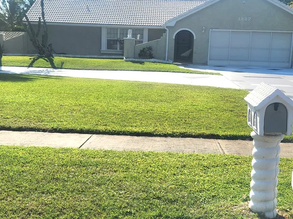 1327 Cherry Hills Rd NE, Palm Bay, FL 32905