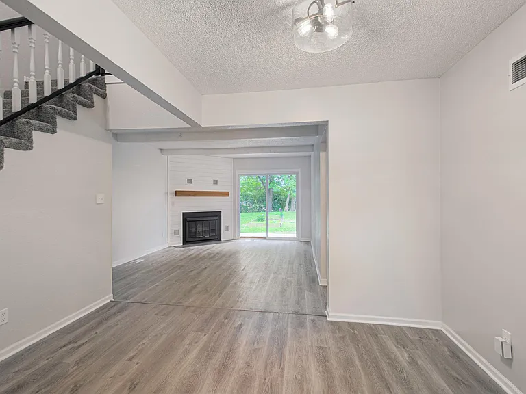 1305 La Chateau Dr — Photo 8