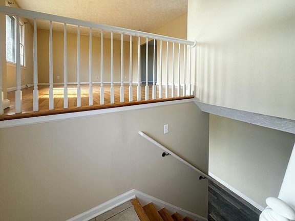 3rd image of 3255 Aqueduct Dr