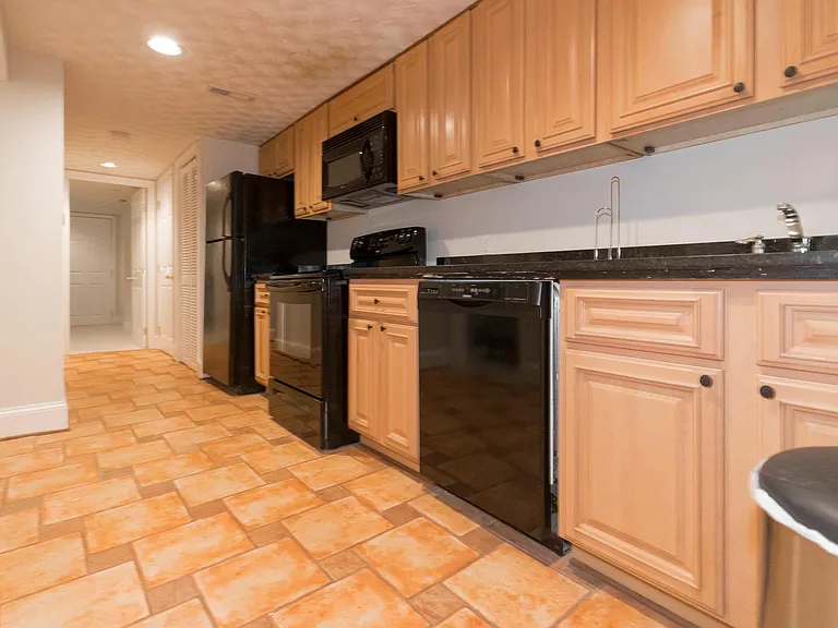 2817 Bellevue Ter NW — Photo 9