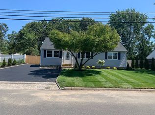 16 Dusk Dr, Centereach, NY 11720