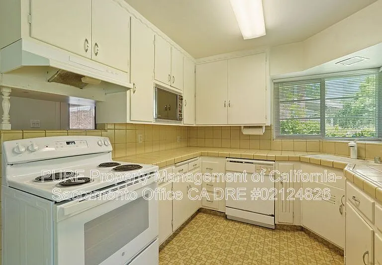 5201 T St — Photo 18