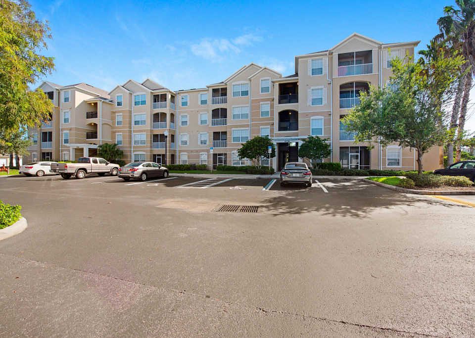 1st image of 1576 Peregrine Cir Unit 305