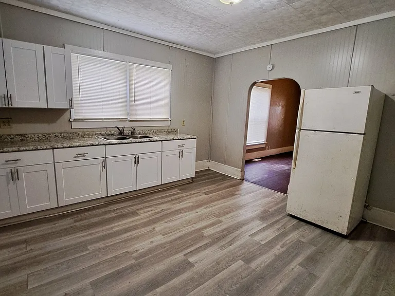 316 N Jackson St — Photo 4