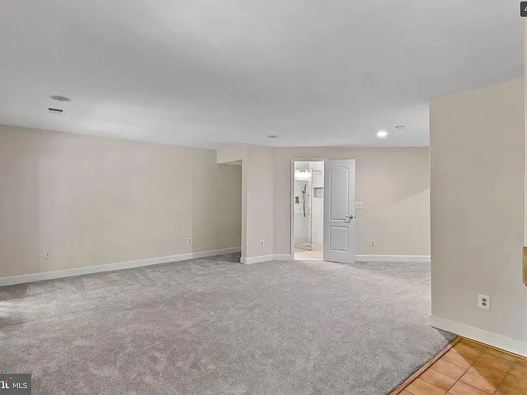 3906 Valley Ridge Dr — Photo 45