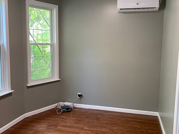 5th image of 420 E 237th St #3