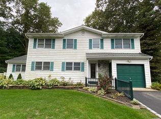 24 Marc Dr, Ridge, NY 11961