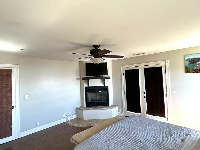 Mariposa Dr — Photo 12