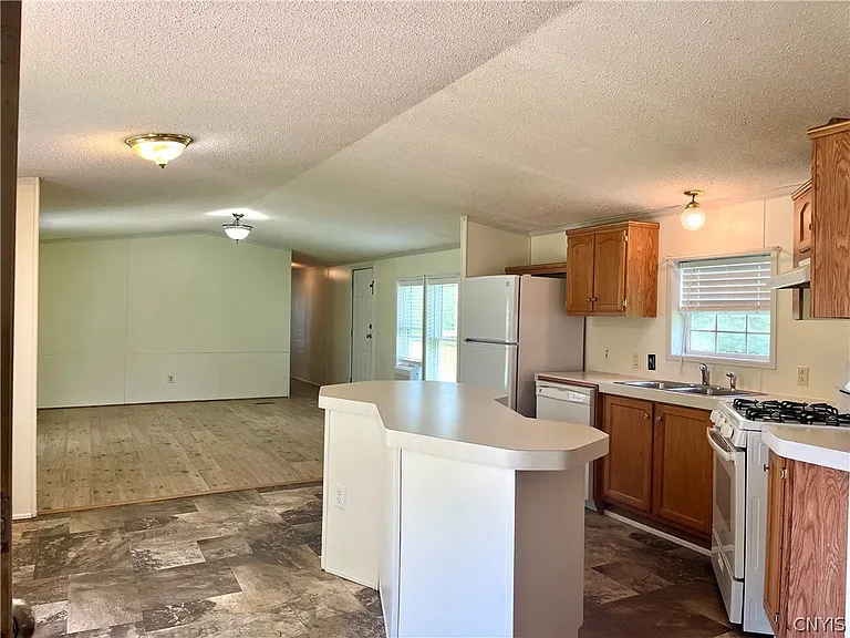47 Miner Rd — Photo 6