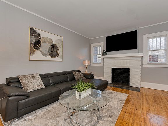 Share living space at 301 plymouth side B ($325 per week)