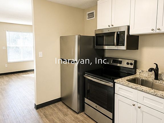 3rd image of 909 W Livingston St #2