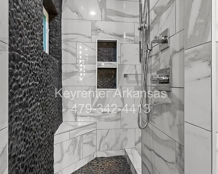 255 W Lawson St — Photo 14