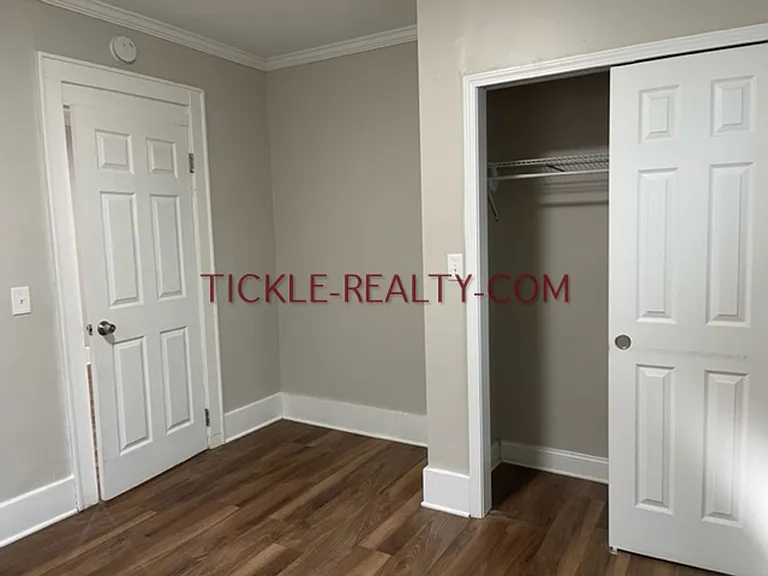 Upper Monroe - All Utilities Included — Photo 15